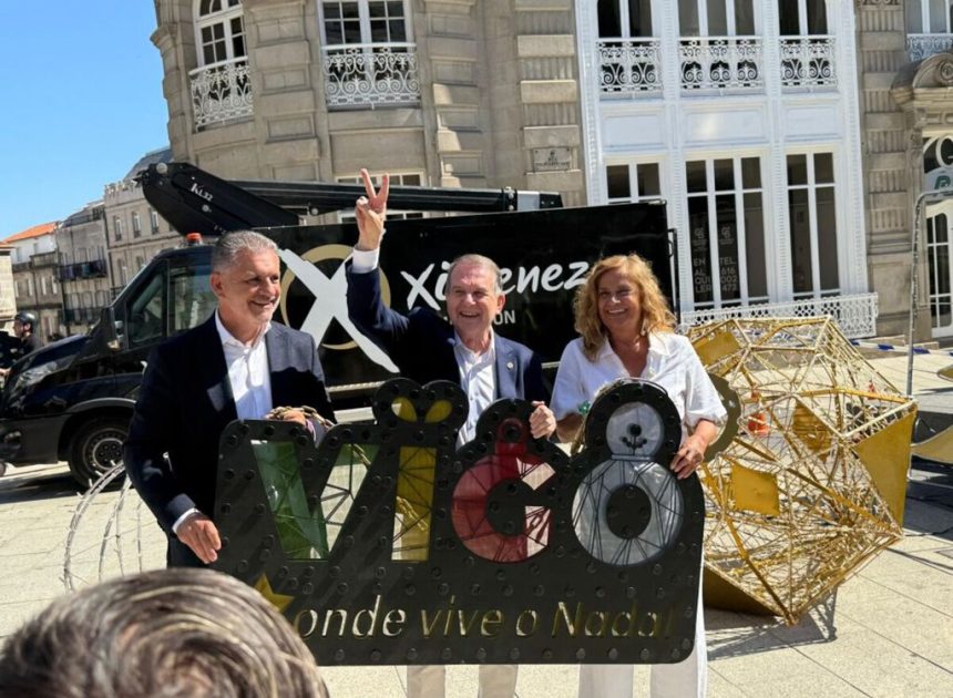 Estamos a 30 de julio y en plena canícula, así que Vigo ha empezado a hacer algo muy vigués: colgar los adornos de Navidad